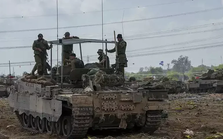 Israel envia tropas através da fronteira e faz ataques aéreos contra a Síria, dizem sírios