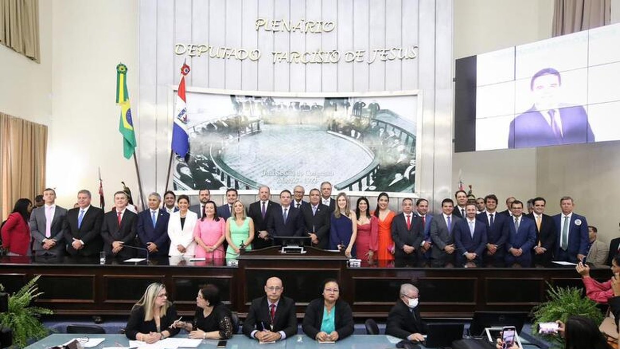 Parlamentares da 20ª Legislatura tomam posse