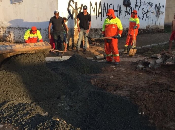 Seinfra executa serviço de drenagem no Conjunto Freitas Neto