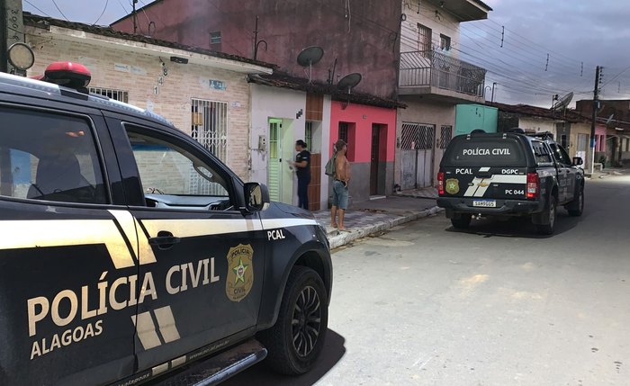 Policiais em diligência em bairro de Maceió 