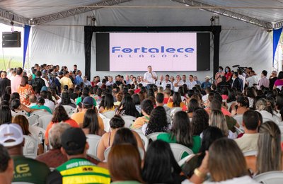 Renan Filho leva pacote de investimentos a Murici 