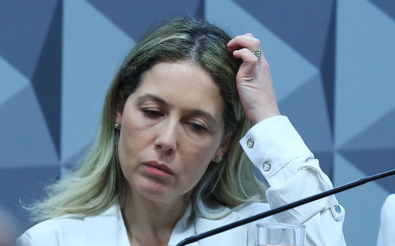 Mulher de ex-procurador-geral do INSS fica em silêncio na CPMI