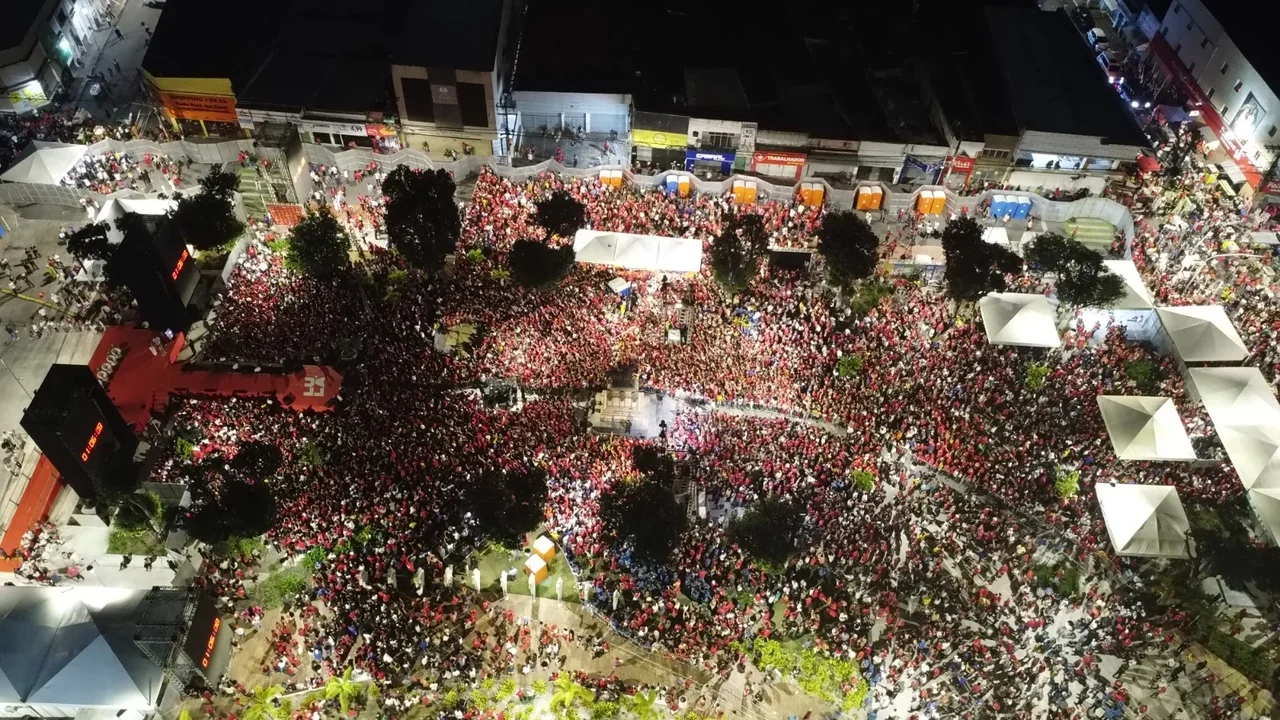 Em ato histórico, Lula e Renan Filho reúnem mais de 60 mil pessoas em Maceió