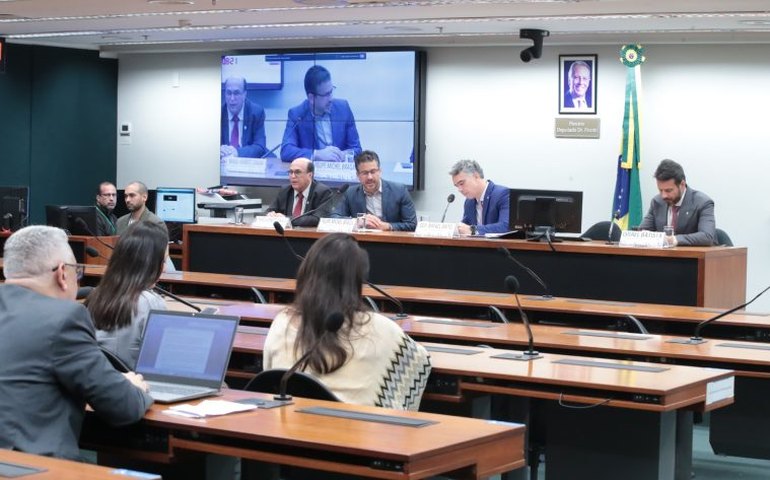 Debatedores apoiam a criação do Sistema Nacional de Educação, mas cobram ajustes em propostas