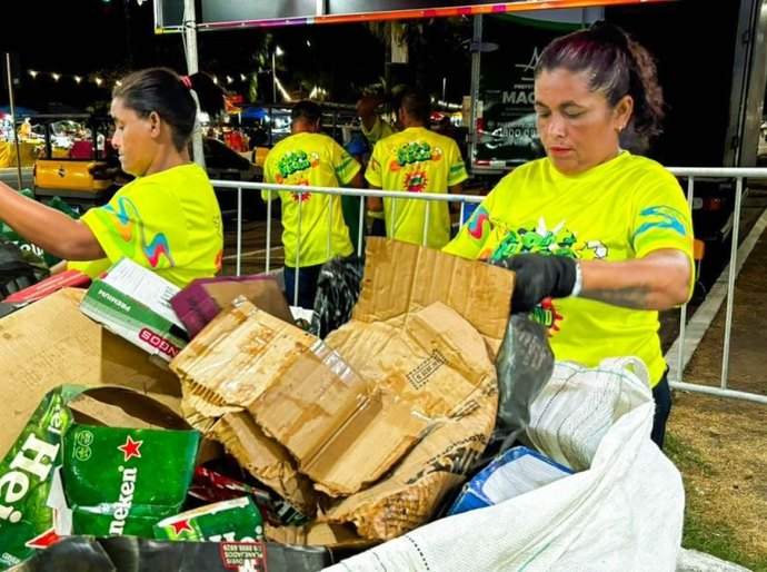 Coleta Seletiva é Massa recolhe 2,6 toneladas de recicláveis no primeiro fim de semana do Verão Massayó