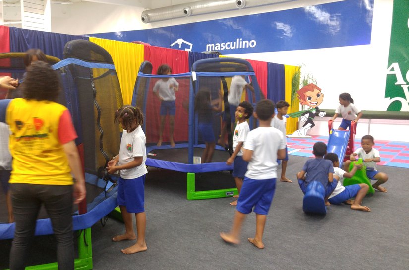 Crianças do Lar têm dia de lazer na Casa Vieira