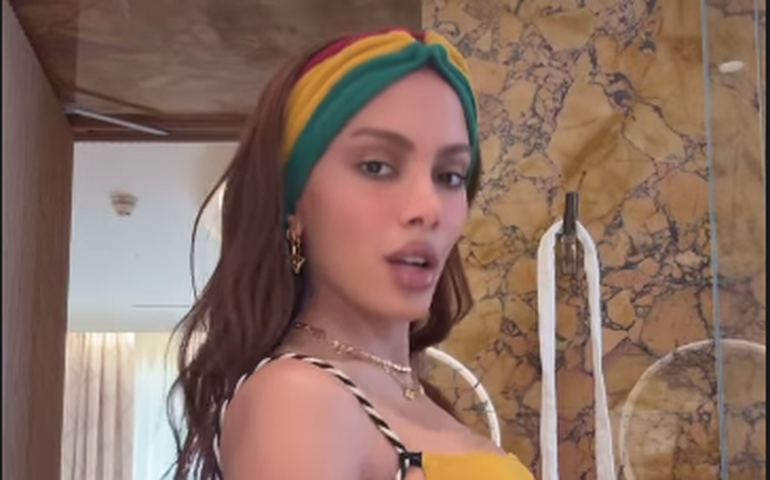 Anitta reaparece após procedimento estético e web comenta nova aparência: 'outra pessoa'