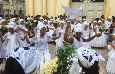 Participantes da XIX Lavagem do Bonfim no Poço pregam a tolerância religiosa