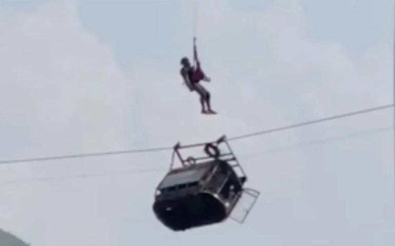 Teleférico no Paquistão: Autoridades suspendem resgate por helicóptero, e operação terrestre é iniciada 