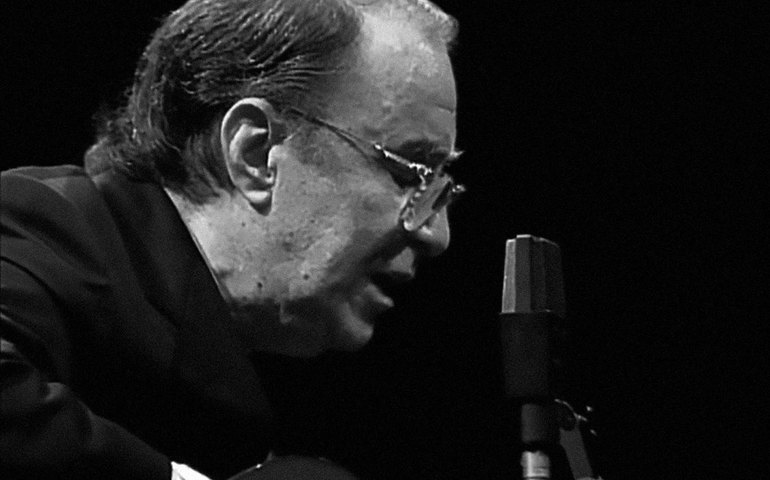Projeto do Sesc estreia com música inédita de João Gilberto