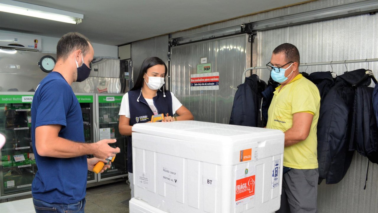 Alagoas inicia distribuição de 40.214 doses de vacina aos 102 municípios