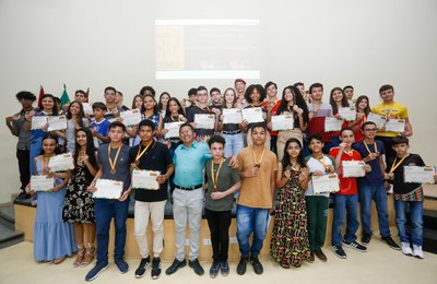76 estudantes da rede estadual recebem medalhas da OBMEP nesta quinta