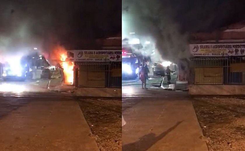 Loja é destruída por incêndio no Centro de Maceió; não houve feridos