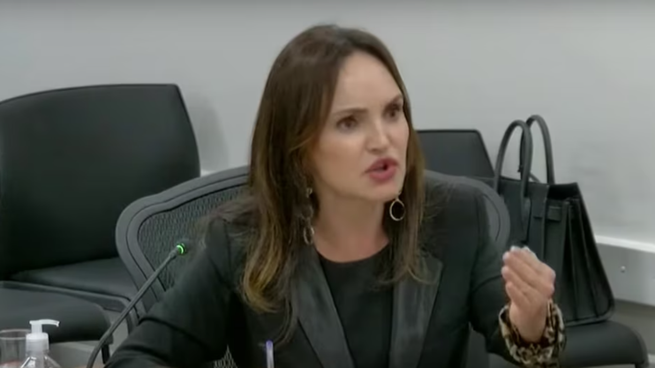 Procuradora que reclamou do salário só para 'brincos e vaidades' recebeu R$ 667 mil em um ano
