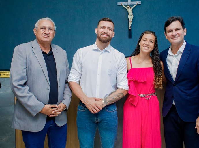 Prefeito Marcelo Beltrão participa de homenagem aos atletas coruripenses Maisa Silva e Maurício Ruffy na Câmara de Vereadores