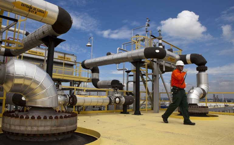 Governo prepara medidas para tentar baratear gás natural