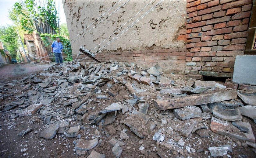 Terremoto de magnitude 5,4 deixa 21 feridos e derruba prédios na China