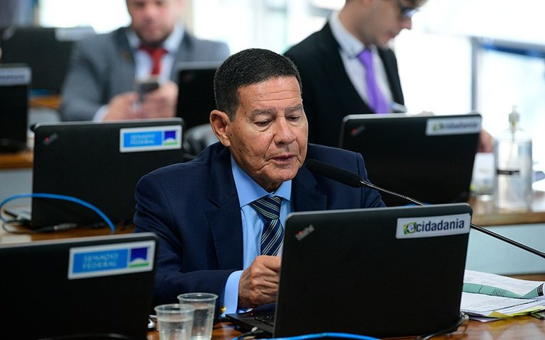 Mourão: 'Acho forte tornar o Bolsonaro inelegível'