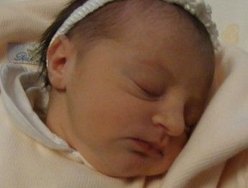 Pequena Laura nasceu saudável