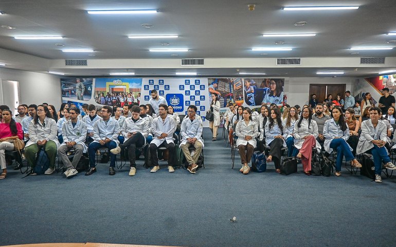 Sesau acolhe 69 novos residentes para atuação na rede estadual de saúde