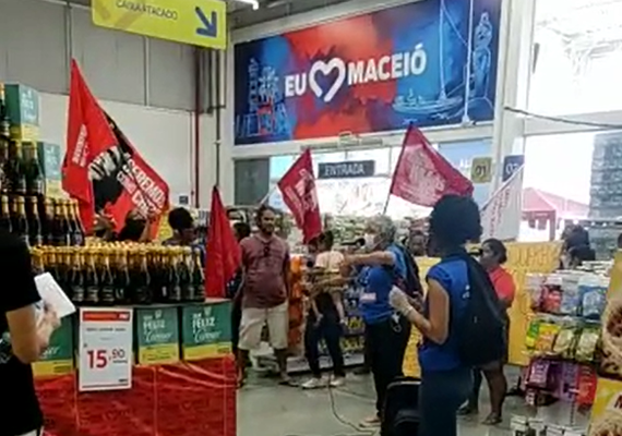 Movimento social ocupa supermercado no bairro da Serraria