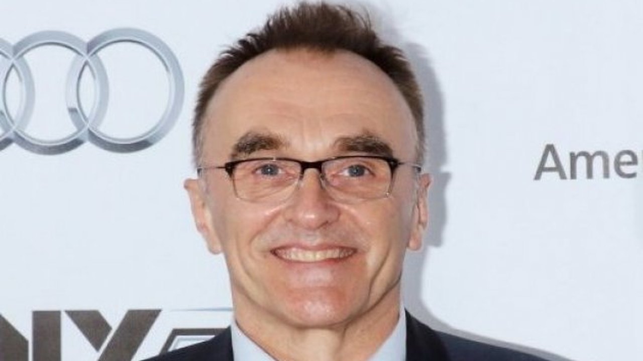 Roteiristas de James Bond voltam após saída do diretor Danny Boyle
