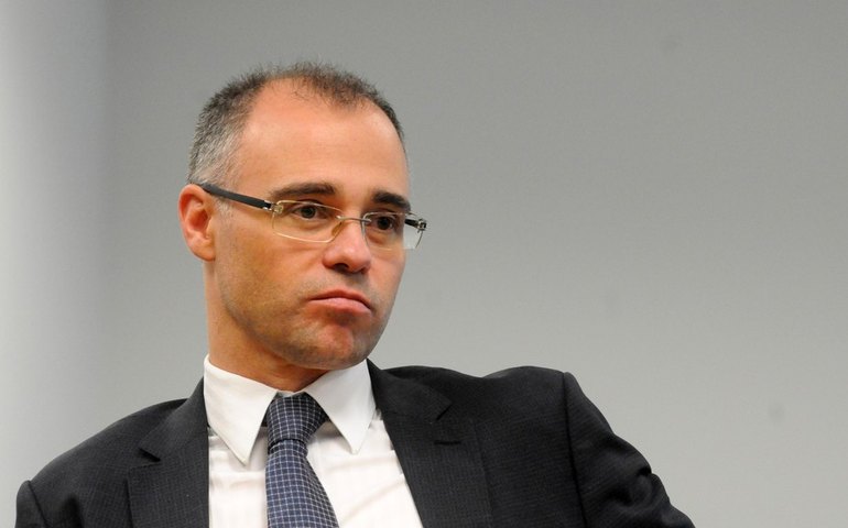 Bolsonaro diz a pastores que vai indicar André Mendonça para vaga no STF