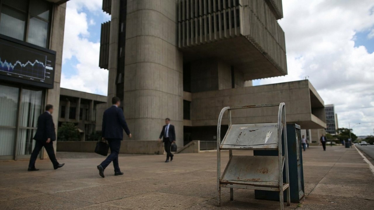 Selic no fim de 2026 permanece em 14,00%, aponta Focus; para 2027, segue em 12%