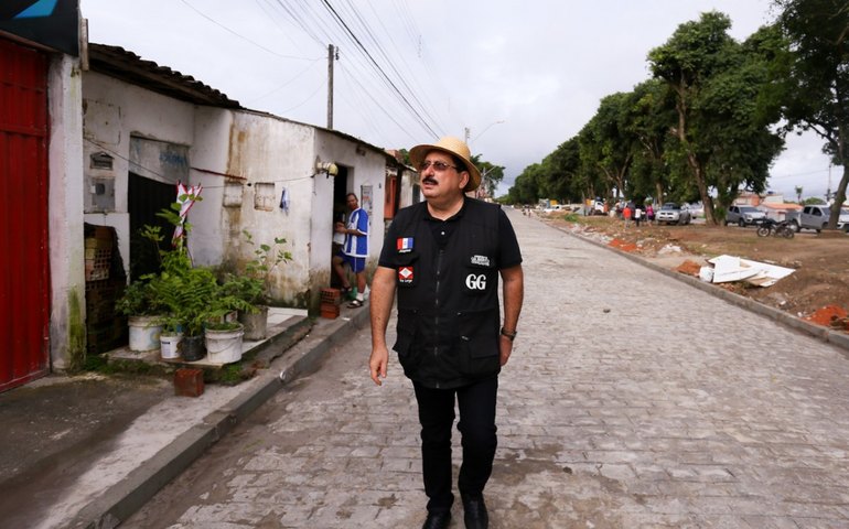 Prefeito de Rio Largo fiscaliza andamento das obras de pavimentação e drenagem do Complexo Brasil Novo