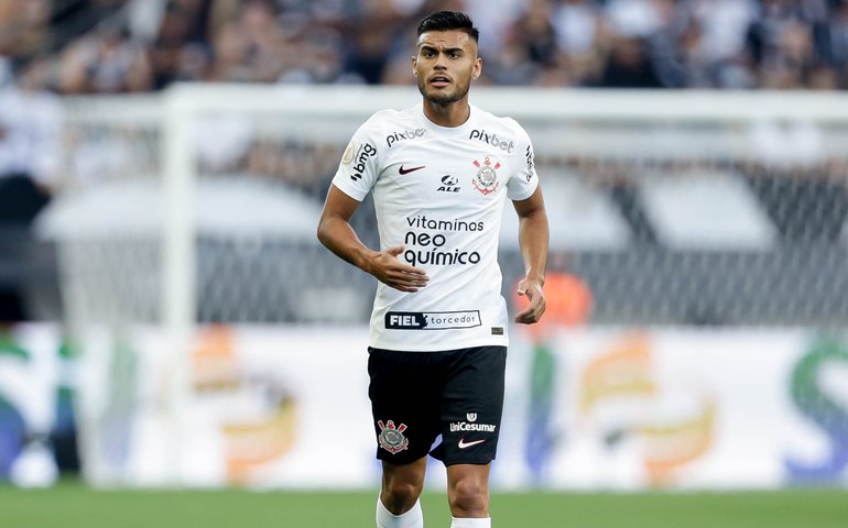 Fausto treina e deve reforçar Corinthians alternativo contra Liverpool para ganhar ritmo
