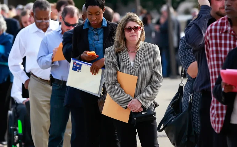 Pedidos de auxílio-desemprego nos EUA caem 6 mil, para 213 mil