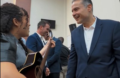 Vídeo de jovem evangélica homenageando Renan Filho viraliza nas redes