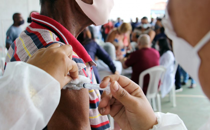 Profissionais do Sistema Socioeducativo são vacinados contra Covid-19