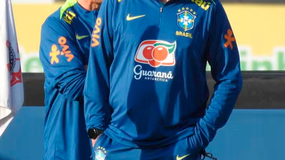 Carlo Ancelotti realiza primeiro treino como técnico da seleção brasileira visando jogo contra Equador