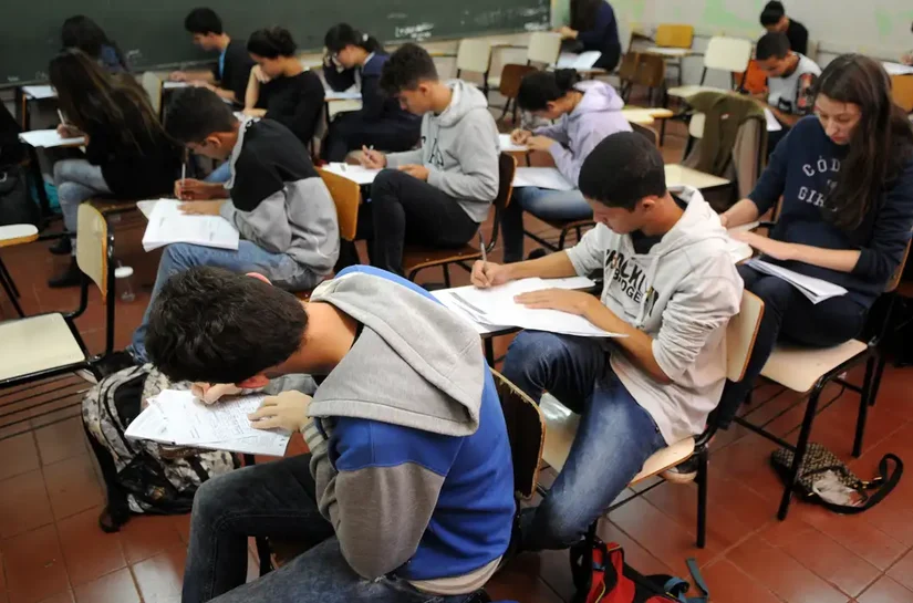 Fim de novo ensino médio deve ser proposto por conferência da educação