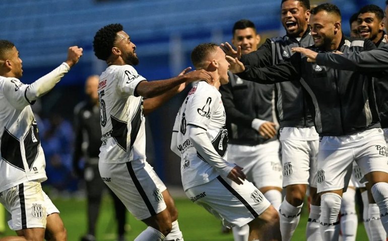 Ponte Preta aproveita jogador a mais contra o Avaí e chega à 3ª vitória seguida na Série B