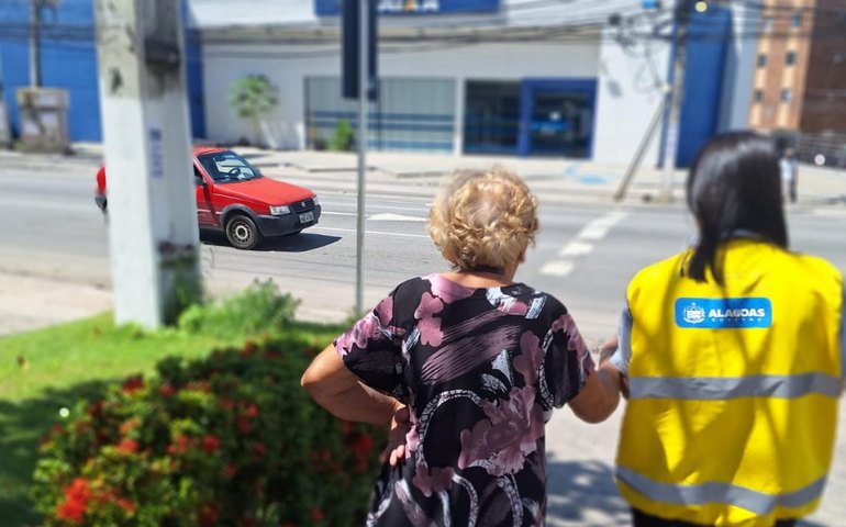 Ronda no Bairro ajuda idosa a reencontrar parentes em Cruz das Almas