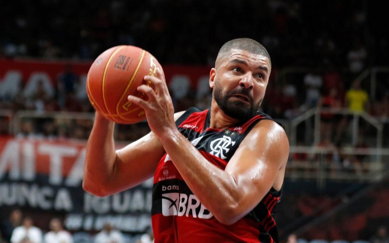 Ídolo do Flamengo: Olivinha anuncia aposentadoria no basquete após disputa de playoffs da NBB