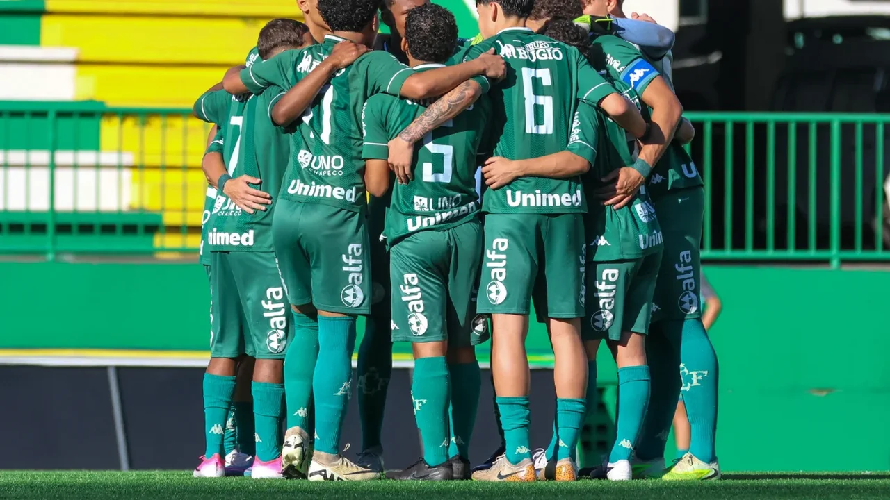 Inter vence Chapecoense, quebra jejum e respira contra o rebaixamento