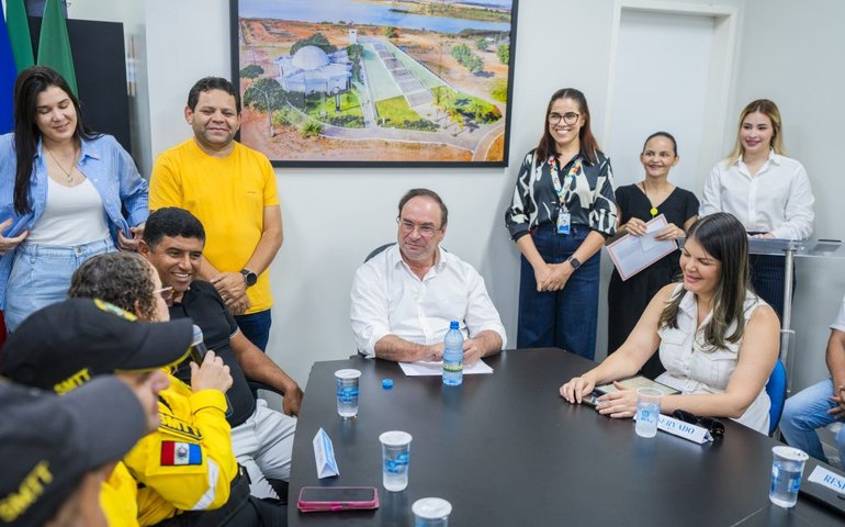 SMTT recebe cinco novas viaturas e agentes agradecem apoio do prefeito Luciano Barbosa