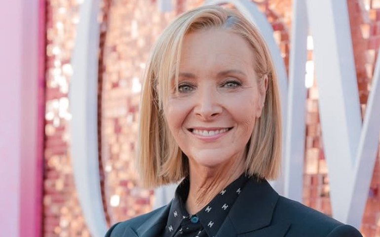 Lisa Kudrow relata ambiente tóxico e conversas inadequadas de roteiristas nos bastidores de 'Friends'