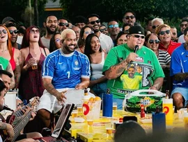 Menos é Mais lança “Champagne” em projeto gravado nas ruas