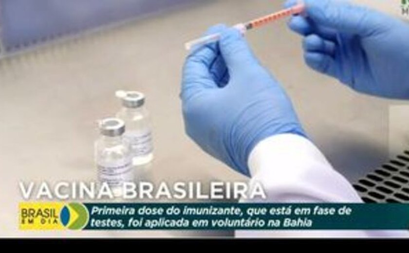 Voluntários recebem primeira dose da vacina brasileira contra covid-19