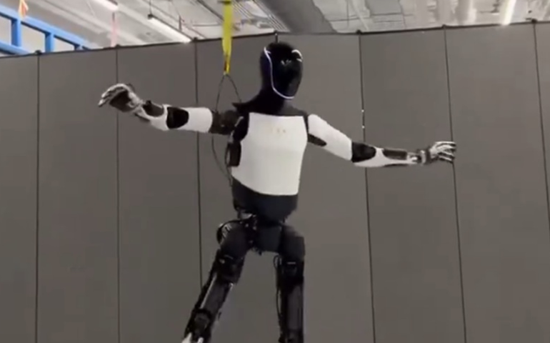 Treinando kung-fu: Musk publica imagens do robô humanoide Optimus aprendendo a arte marcial