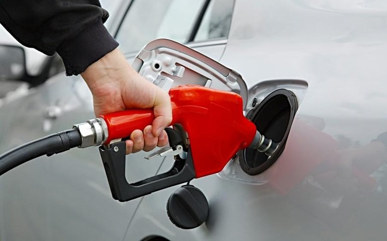 Gasolina bate novo recorde e já custa R$ 8,599 o litro em alguns postos de SP