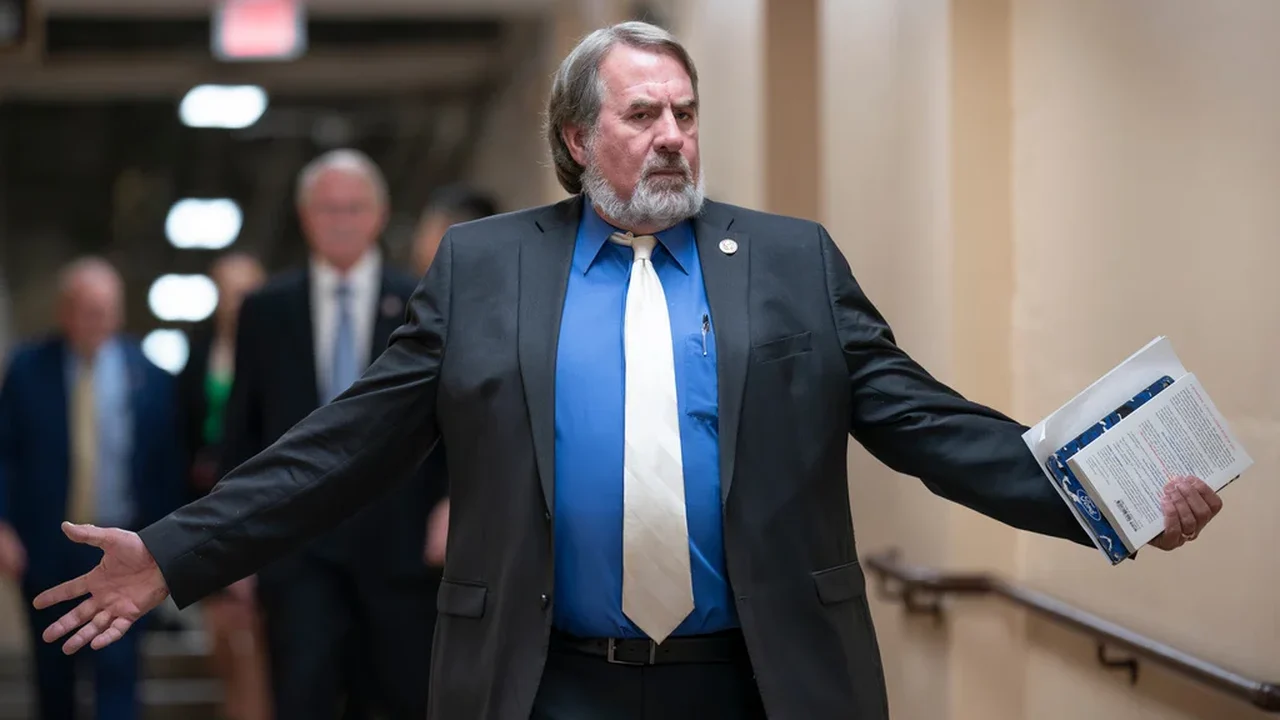 O deputado Doug LaMalfa, da Califórnia, faleceu, reduzindo a apertada vantagem republicana na Câmara dos Representantes para 218 a 213