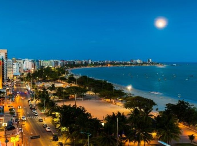 Com opções de lazer ao ar livre, orla de Maceió é um resort urbano