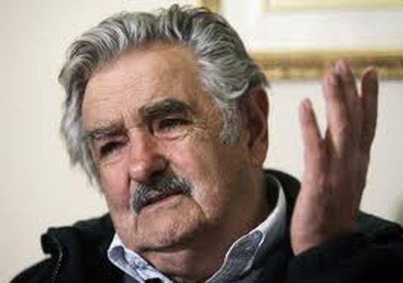 Mujica promulga lei que legaliza a maconha no Uruguai