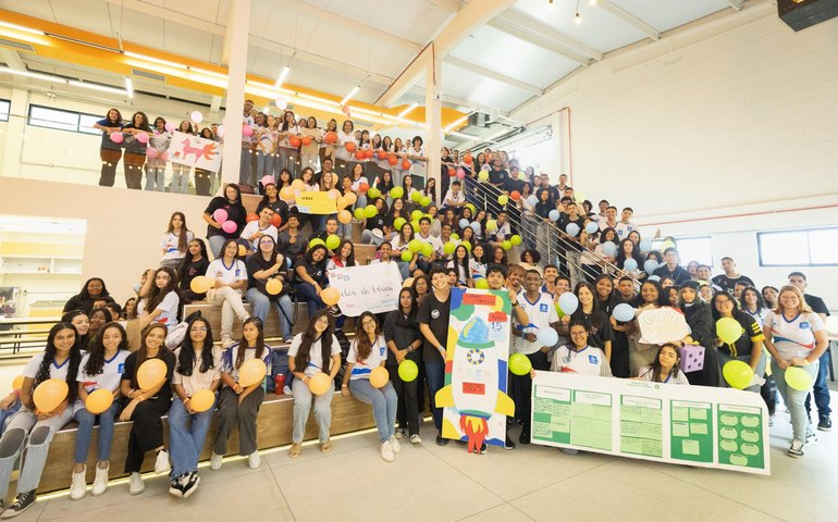 Estudantes monitores do Programa Professor Mentor participam de formação para o Enem e Saeb