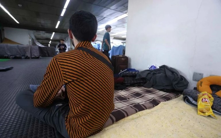 Afegãos acampados no Aeroporto de Guarulhos serão levados para Praia Grande, no litoral de SP